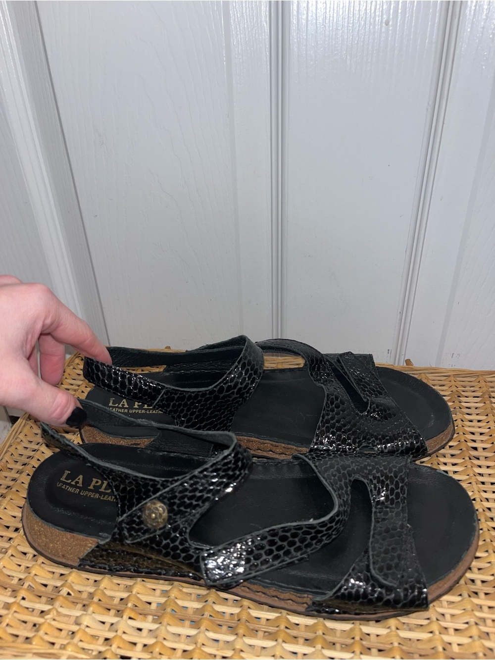 LA PLUME Strappy leather sandals